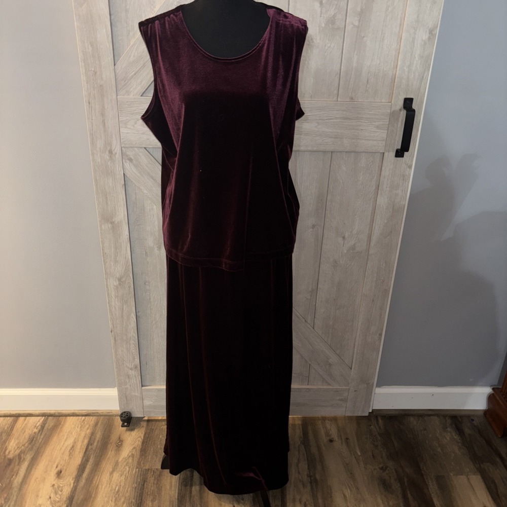LAURA ASHLEY Women's SzL Burgundy VELVET 2pc Long Skirt Sleeveless Top Holidays